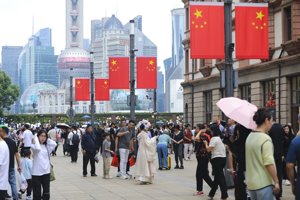 国庆假期上海接待游客1862万人次，全要素旅游消费交易总额269.19亿