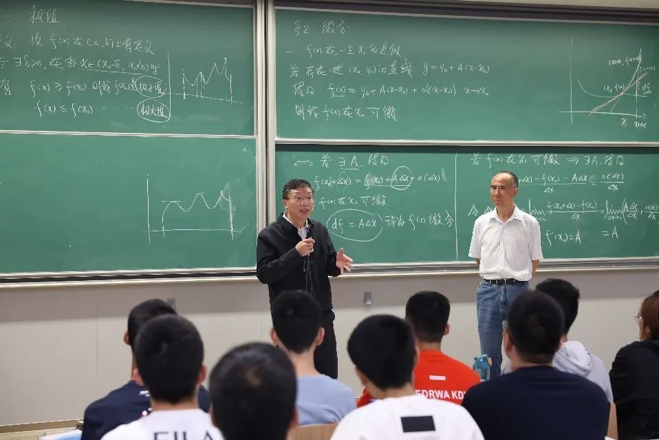 履新中科大校长次日，常进向本科新生表示要“做好同学们的‘勤务兵’”