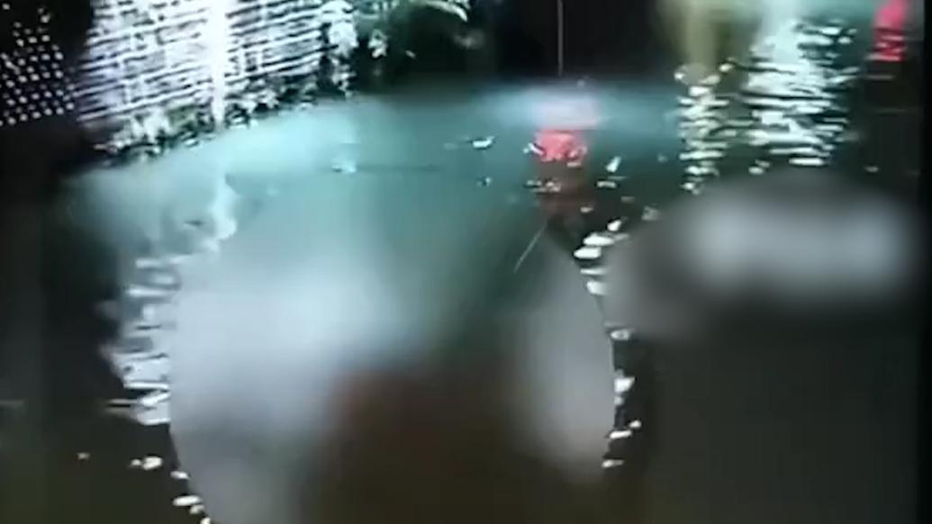 成都警方通報河面發現一男尸:確認系20歲男子跳入河中,排除刑案