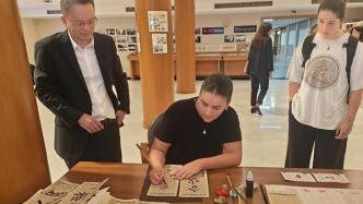 中医药文化展走进希腊，当地观众“花式”体验中国传统文化