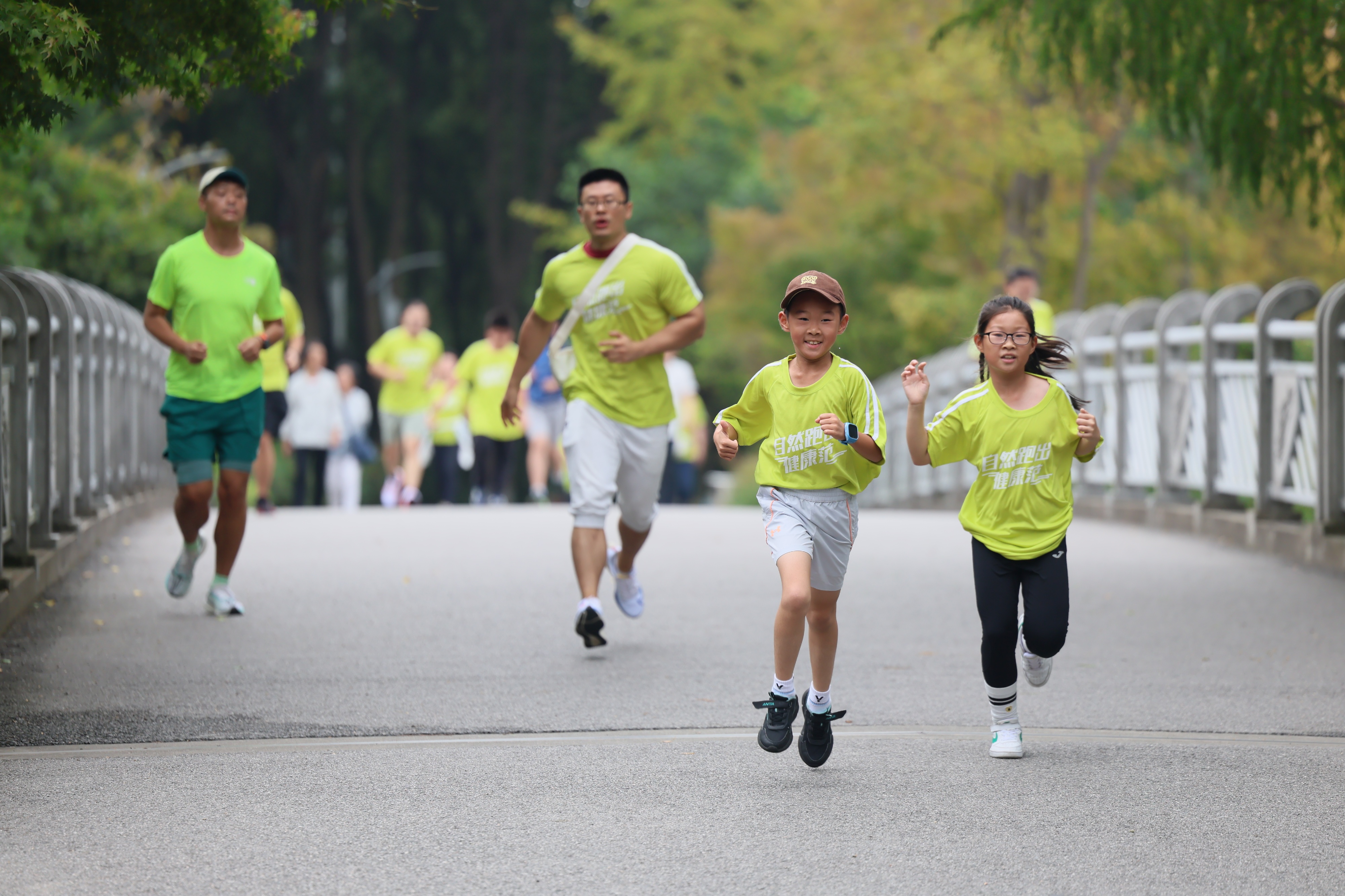 4688888凤凰天机图解十八:不仅要跑好还要跑开心，这场延续22年的健康跑关注心理健康