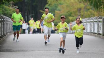 不仅要跑好还要跑开心，这场延续22年的健康跑关注心理健康