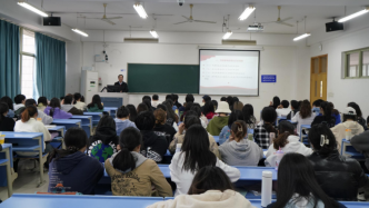 光明日?qǐng)?bào)：大學(xué)選課“紅黑榜”，也是一個(gè)提醒