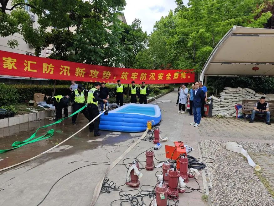 台风“康妮”警报拉响，上海徐汇各街镇严阵以待保安全