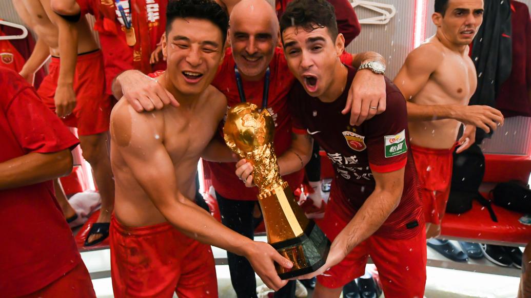 力壓申花成功衛(wèi)冕,海港歡慶第三次中超封王