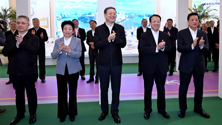 “人民的城市——上海打造人民城市最佳实践地”主题展开幕，陈吉宁龚正黄莉新胡文容朱忠明等集体参观