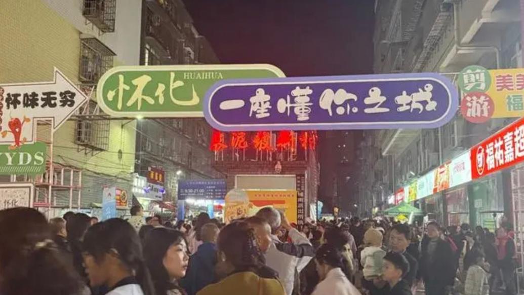 晓华理发店所在街道各摊位平均每天能够营收两三千元