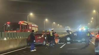 上海一高架兩車迎面相撞，網友稱有車輛“逆行上高架”