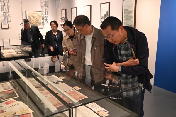 澎湃新闻十周年艺术展④：新闻求真，澎湃如昨