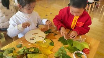 幼师带领小朋友收集落叶，用巧手留住秋日时光