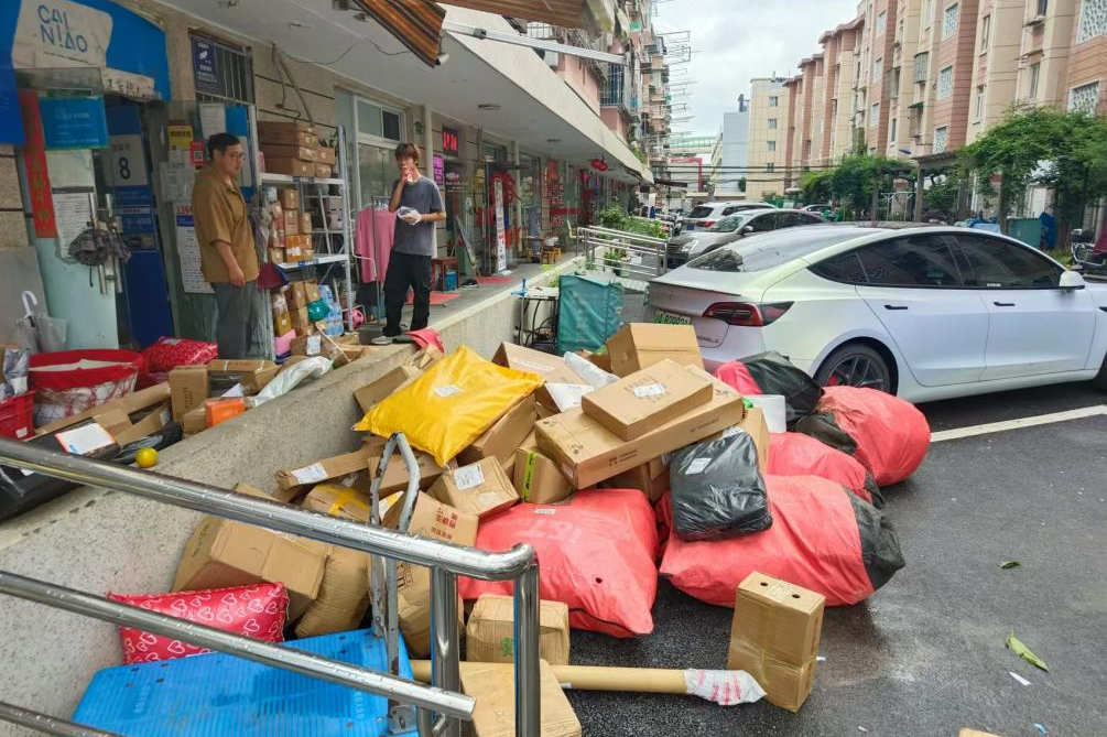 快递占用小区车位？上海长宁一街道召开“小哥议事会”协商解决