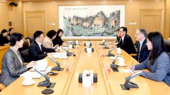 廖岷會見美國商學界人士，就中美經貿關系等議題交換意見