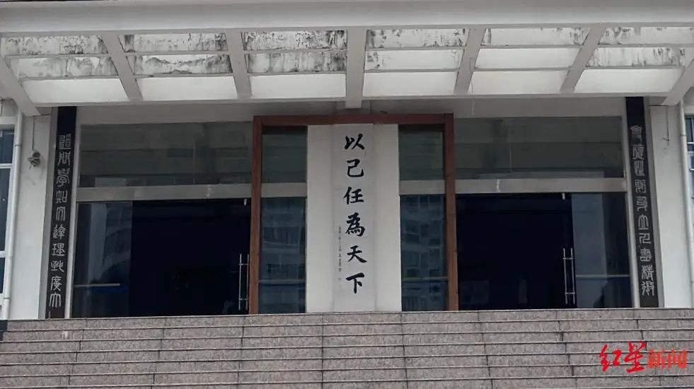 富宁吐槽“有钱修草堂没钱建宿舍”学生已返校，教体局：学校需反思  第7张