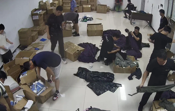 杭州一知名品牌服装企业收到大量退货单，打开发现已被调包