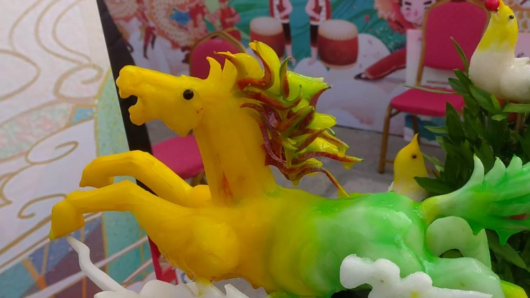 果蔬在他手里變成小動物“活過來”了