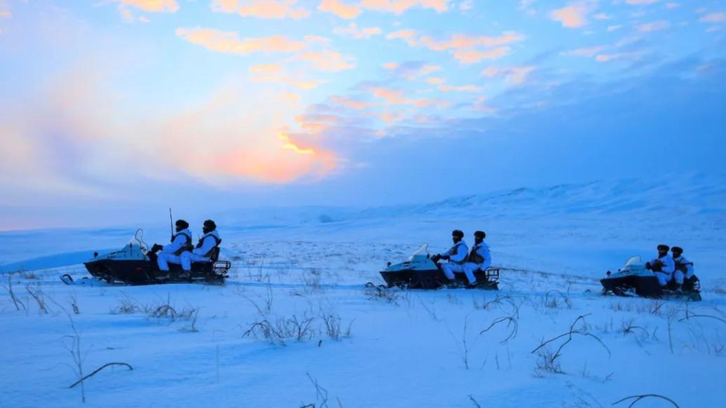 ﹣20℃！边防官兵骑上摩托雪橇巡逻