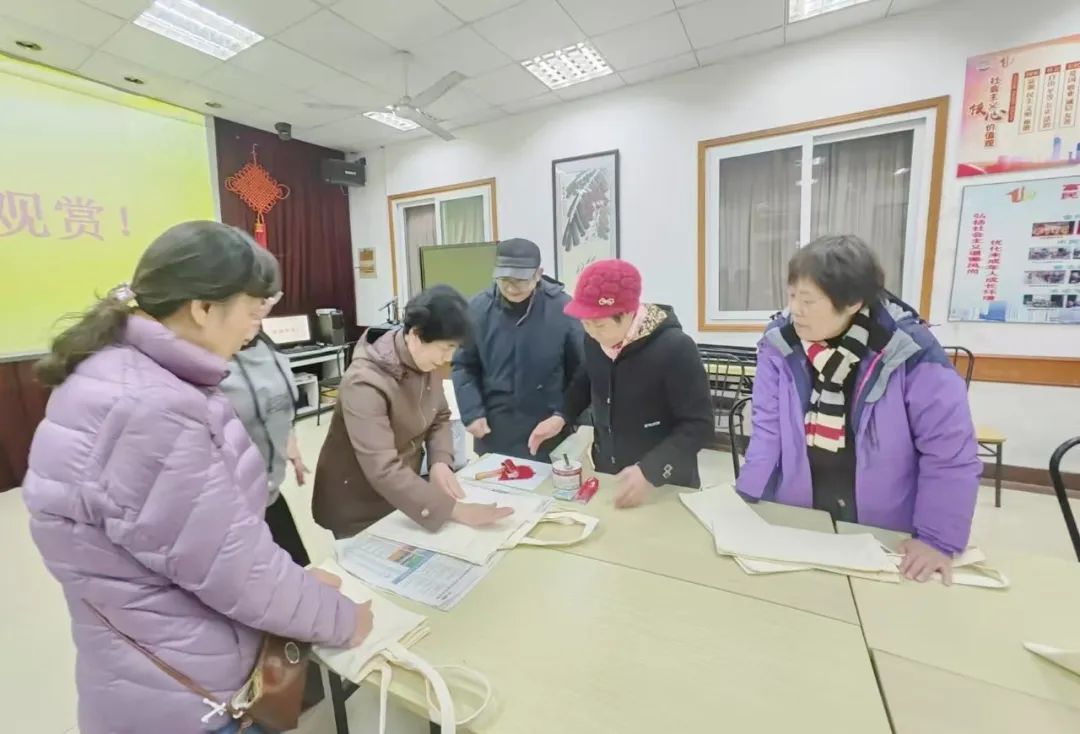 帮助居民疗愈身心，上海长宁一街道的手工年画活动超暖心