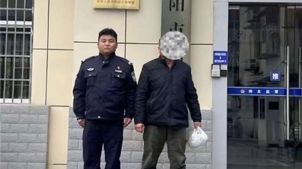 盜竊嫌疑人為逃脫警方抓捕，讓老母親撒謊又喝藥