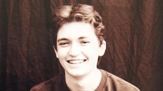 被判两次无期徒刑，40年不得假释！特朗普为何上台就赦免他