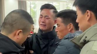 尋家多年春節前圓夢，被拐35年后男子與哥哥妹妹團聚相擁