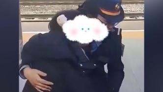 旅客回家途中腹痛難忍，列車臨時停靠8分鐘救助
