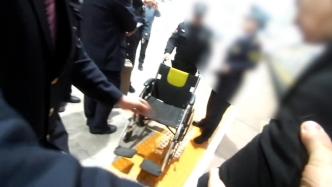 男子突發疾病，乘警和鐵路工作人員聯手救助