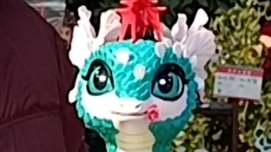 面塑萌蛇賀新春,非遺面塑傳人花10天時(shí)間捏制