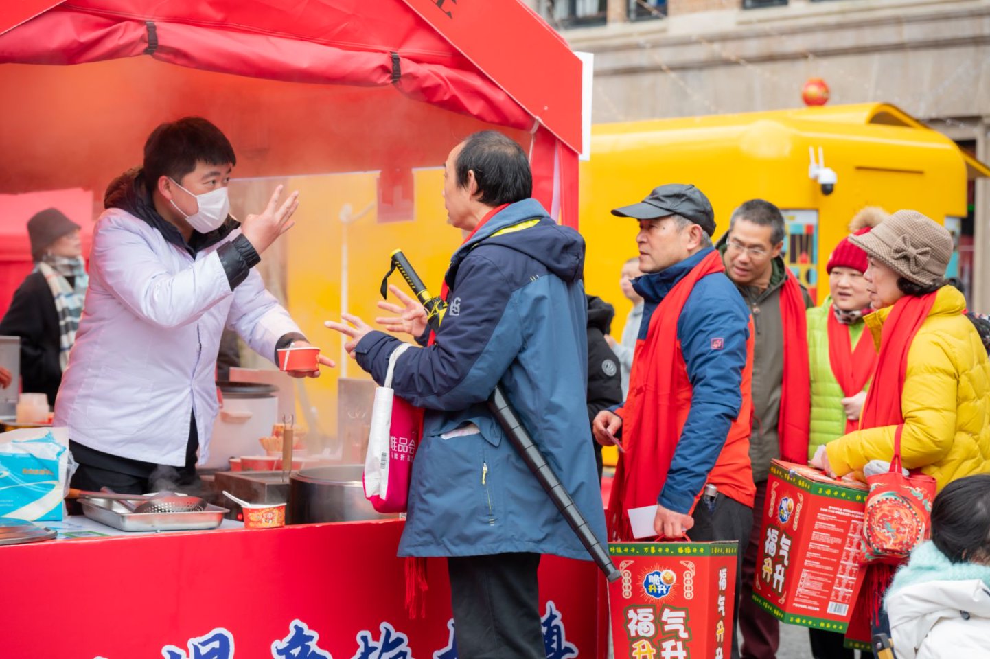 外滩源新年集市上演爱心接力，点亮残障人士温暖新春