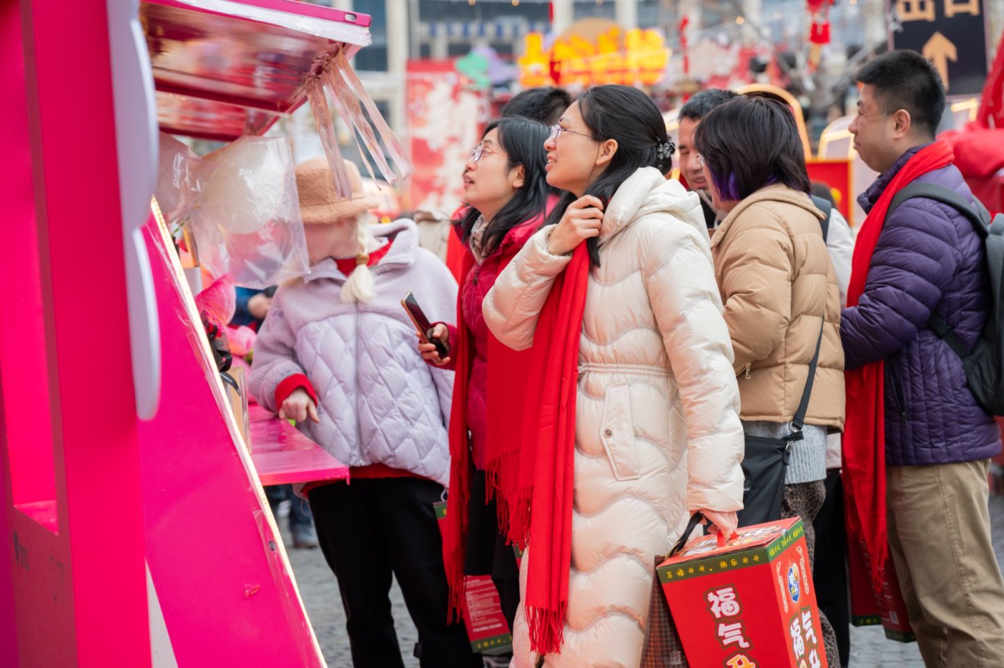 外滩源新年集市上演爱心接力，点亮残障人士温暖新春