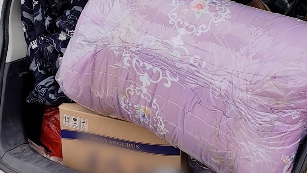 沉甸甸的愛!女兒的后備廂被媽媽塞滿土特產(chǎn)