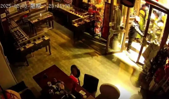 这事儿|大同就“破门亮灯”致歉,此前商户们在担忧什么