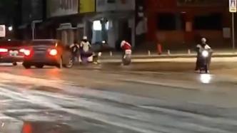 灑水車“零下”作業轎車失控撞倒路人，城管局：臨聘司機工作太積極