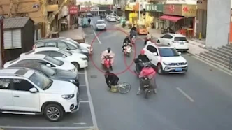 男子遭遇團伙預謀碰瓷，連“熱心路人”也是騙子