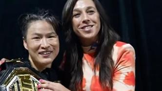 張偉麗知道追平喬安娜6次捧起金腰帶時很吃驚：她一直是我的榜樣