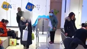 老人躺擔架上辦理過戶業務？不動產登記中心：可申請上門服務