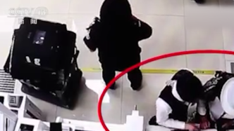 七旬老太被假聯合國男網友騙走上百萬元，4名涉案嫌疑人被抓獲