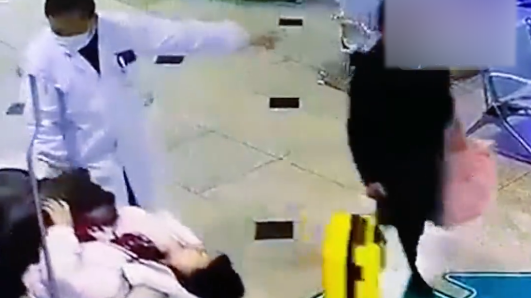凌晨,产妇在网约车上分娩助产士全程电话指导