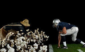 眼光|身價不菲的黑人橄欖球運動員，遇到棉花田里勞作的祖先