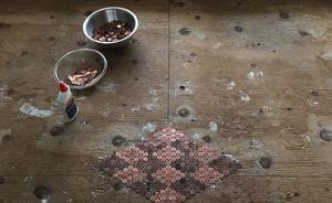 趣看｜用13000枚硬幣鋪成地板，金屬光澤呈現(xiàn)蜜汁閃亮