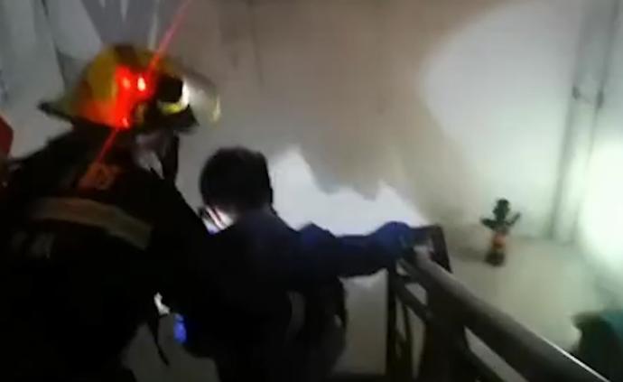 疑取暖器忘關引發大火,家長大喊先救孩子