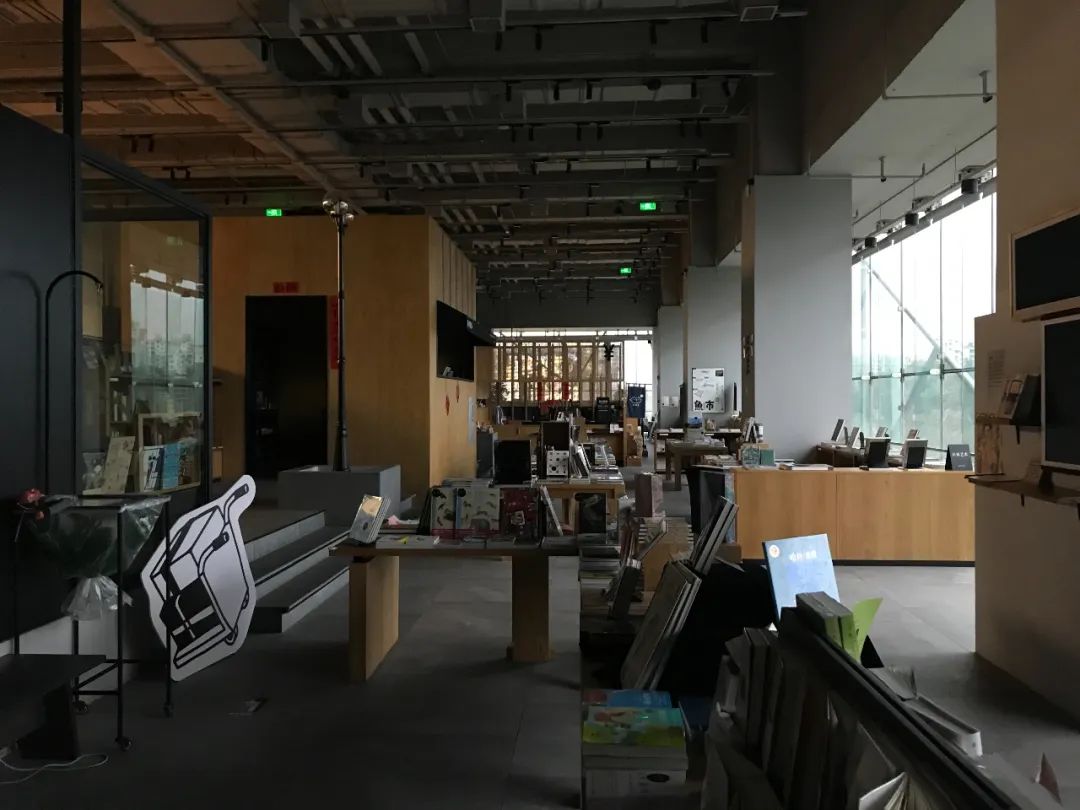 疫情时期,闭店中的单向空间杭州店。 “单读”微信公众号 图