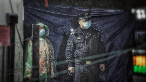 在上海｜“疫”线民警的一天