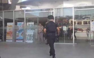 菲律宾商场前保安劫持30人质，1人受伤