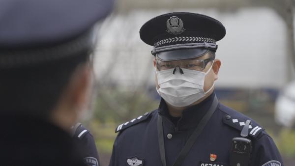 在上海｜“疫”线民警：社区防控事无巨细