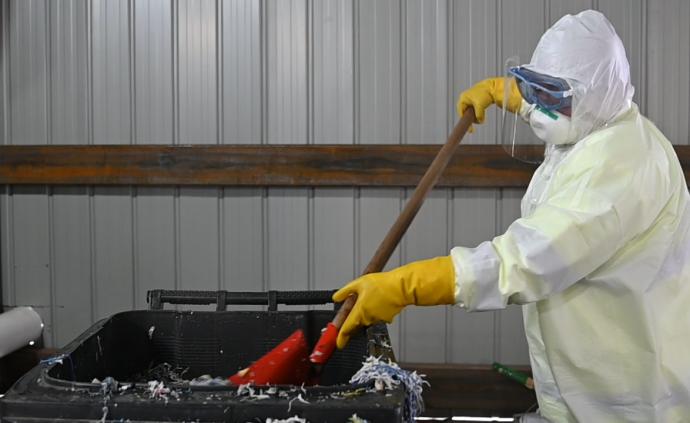 擺渡人｜退伍軍人在武漢當方艙醫(yī)廢處理員