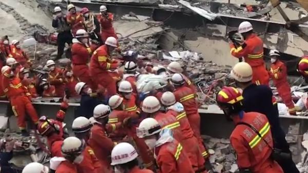奇迹！男子被困坍塌酒店废墟68小时获救