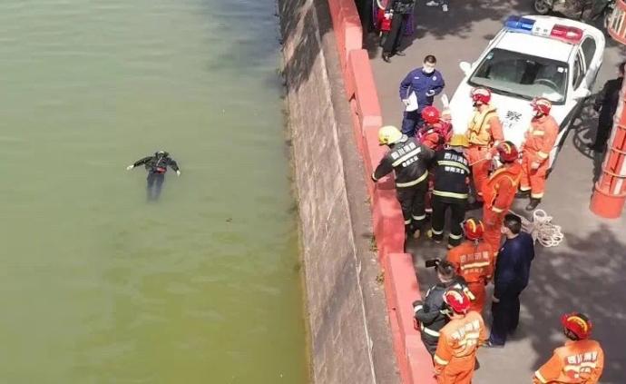男子跳湖輕生浮水面,施救時突然動了
