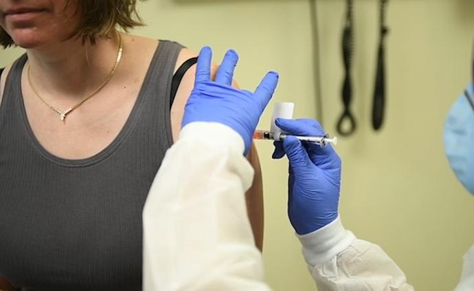 美国新冠疫苗首位接种志愿者感觉良好