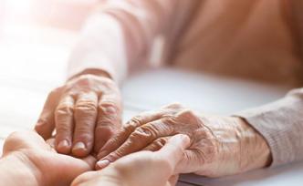 国家卫健委：加强一线医护人员老年家属的保障