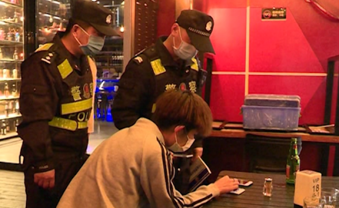 廣西一酒吧私自營業,多人扎堆喝酒至凌晨